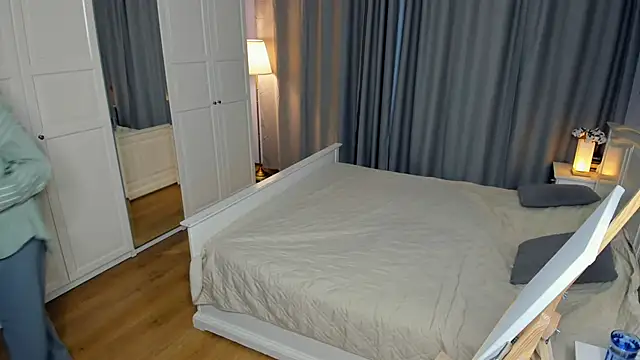 LavenderMitten online show from February 26, 5:18 am