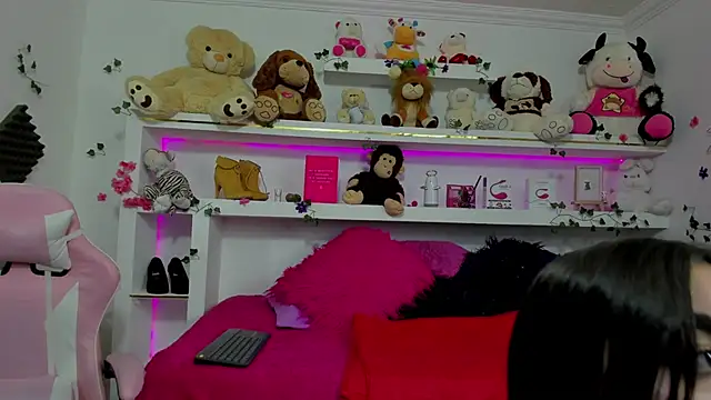 Mayli rose online show from February 12, 7:35 pm