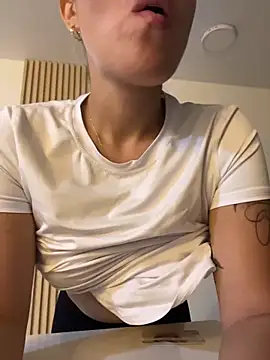 GabrielaS  online show from April 21, 1:42 am