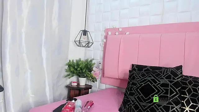  Victoria milf  online show from April 4, 7:42 pm