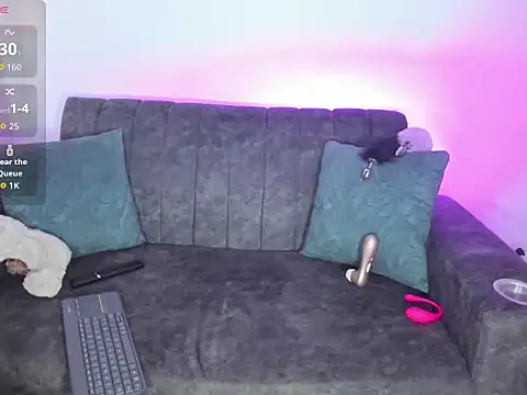 velmoon online show from February 17, 6:05 pm