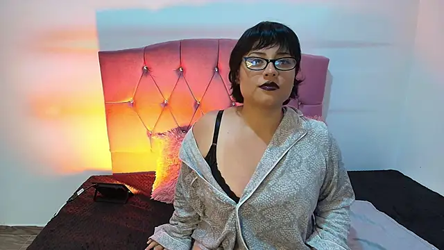 Snapshot of Angelic_17 chatting on February 13, 12:43 am Angelic 17 online show from February 13, 12:43 am