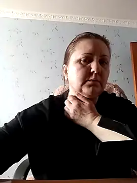 Snapshot of LockyCharm111 chatting on February 16, 1:43 pm LockyCharm111 online show from February 16, 1:43 pm