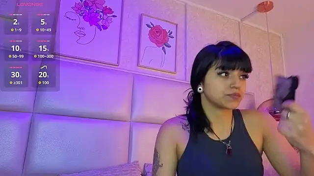 Snapshot of Xara_u chatting on May 20, 8:39 pm Xara u online show from May 20, 8:39 pm