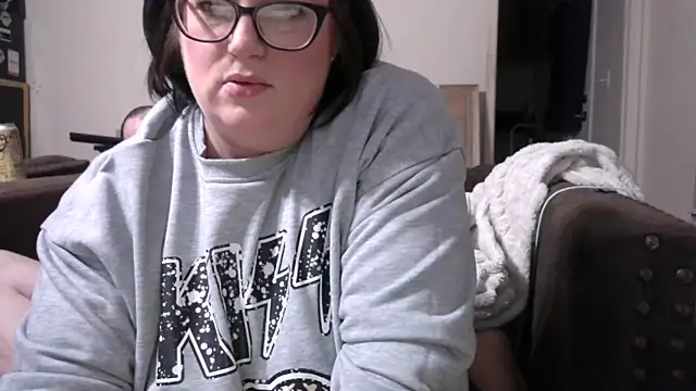 FreaksOffALeash3261 online show from April 4, 11:06 am