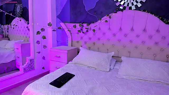 DulcePrince  online show from April 2, 1:29 pm