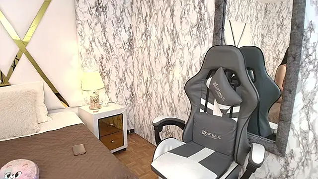 Annie Thompson  online show from February 23, 11:49 pm