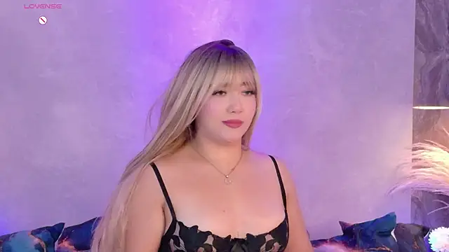 Hannah-Prada online show from April 17, 12:19 pm