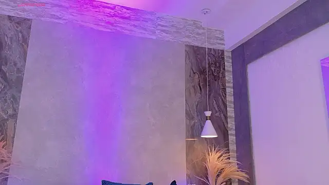 Hannah-Prada online show from March 23, 11:32 am