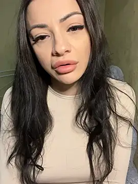 Snapshot of Layana_Ro chatting on February 15, 4:17 pm Layana Ro online show from February 15, 4:17 pm