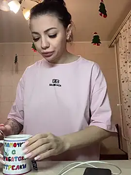 Snapshot of Layana_Ro chatting on February 16, 4:22 am Layana Ro online show from February 16, 4:22 am