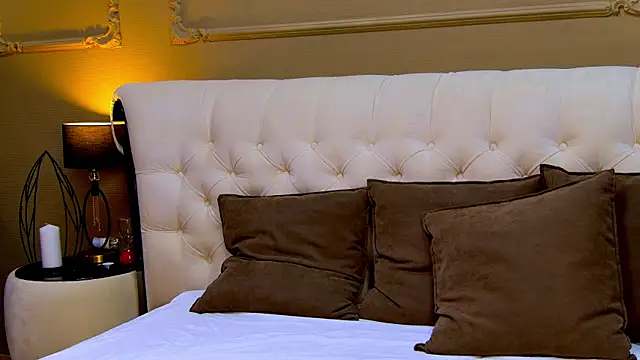 YourSweetArya online show from March 26, 3:10 pm