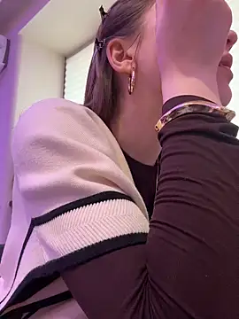 Snapshot of YourSweetArya chatting on February 22, 1:24 pm YourSweetArya online show from February 22, 1:24 pm