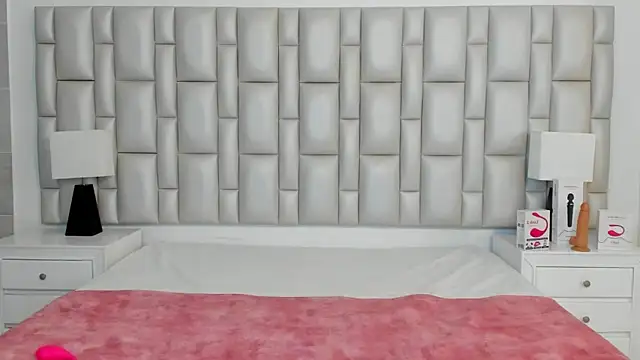 Snapshot of paola_katy_dicks chatting on March 13, 8:00 pm paola katy dicks online show from March 13, 8:00 pm