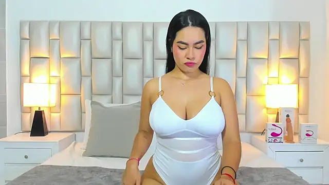Snapshot of paola_katy_dicks chatting on June 24, 7:55 pm paola katy dicks online show from June 24, 7:55 pm