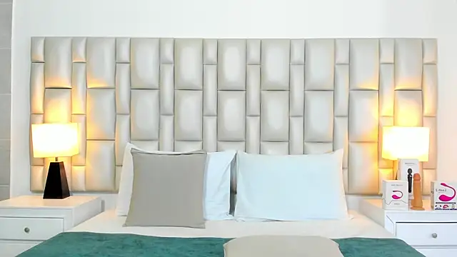 Snapshot of paola_katy_dicks chatting on January 10, 1:28 pm paola katy dicks online show from January 10, 1:28 pm