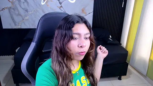 Snapshot of Sophie19__ chatting on February 22, 12:51 pm Sophie19 online show from February 22, 12:51 pm