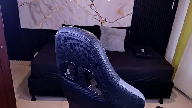 Snapshot of Sophie19__ chatting on February 19, 11:51 am Sophie19 online show from February 19, 11:51 am