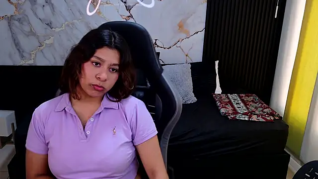 Snapshot of Sophie19__ chatting on February 10, 1:32 pm Sophie19 online show from February 10, 1:32 pm