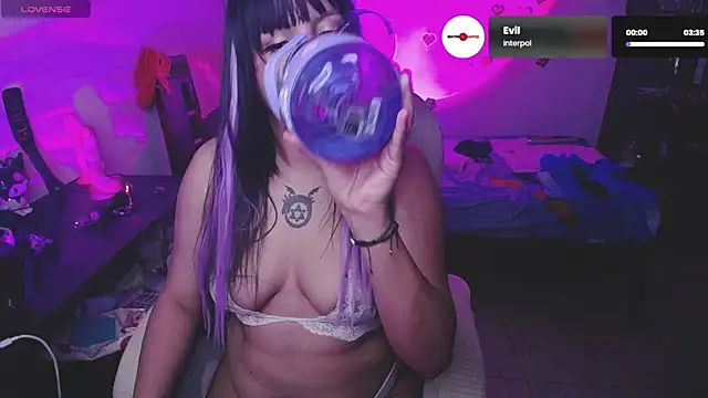 Purple-Pookiee online show from April 4, 5:03 am