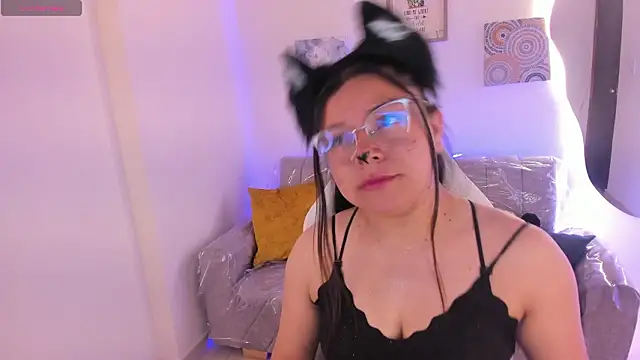 Snapshot of Afrodita_rouss chatting on February 27, 8:52 pm Afrodita rouss online show from February 27, 8:52 pm