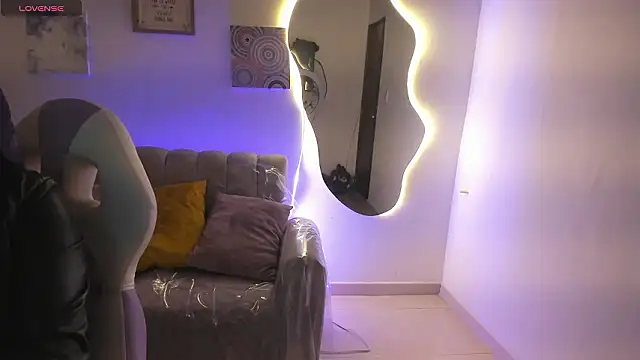 Snapshot of Afrodita_rouss chatting on February 22, 9:05 pm Afrodita rouss online show from February 22, 9:05 pm