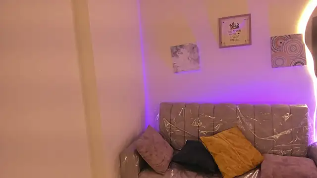 Snapshot of Afrodita_rouss chatting on February 14, 8:09 pm Afrodita rouss online show from February 14, 8:09 pm