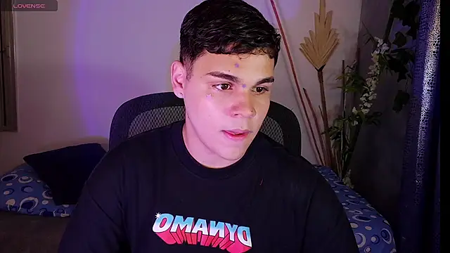 eithan jonnes online show from April 18, 9:59 pm