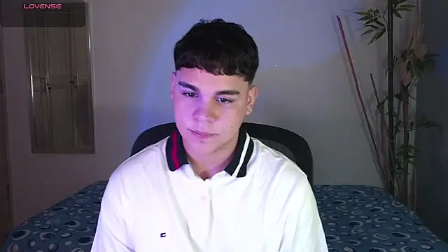 Snapshot of eithan_jonnes chatting on February 26, 7:58 pm eithan jonnes online show from February 26, 7:58 pm