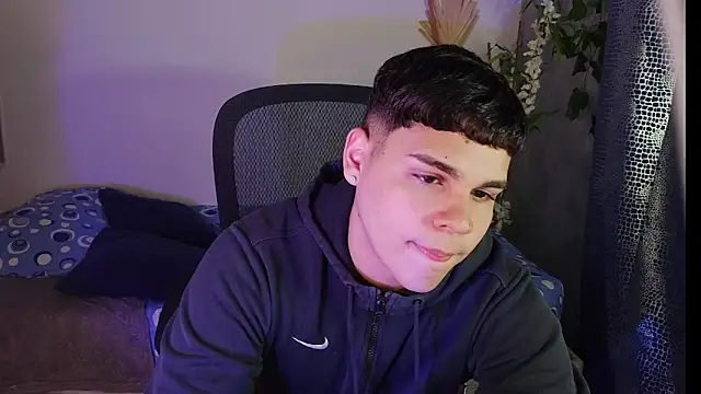 eithan jonnes online show from April 10, 9:11 pm