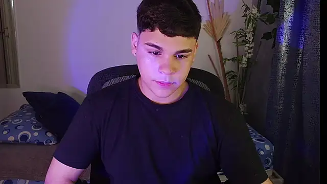 eithan jonnes online show from April 8, 7:48 pm