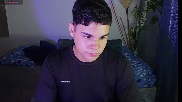 eithan jonnes online show from April 17, 9:28 pm