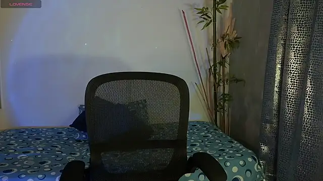 Snapshot of eithan_jonnes chatting on February 25, 10:53 pm eithan jonnes online show from February 25, 10:53 pm