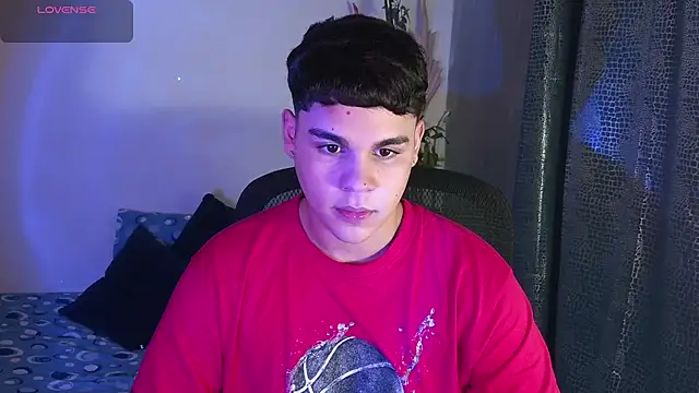 Snapshot of eithan_jonnes chatting on February 28, 9:03 pm eithan jonnes online show from February 28, 9:03 pm