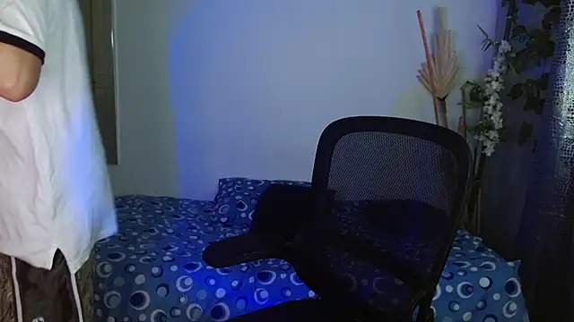 eithan jonnes online show from March 17, 9:18 pm