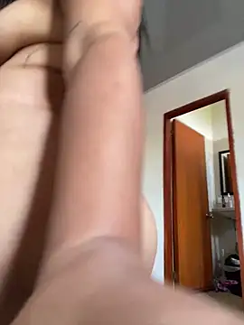 Snapshot of Lucy_strong1 chatting on February 28, 10:20 pm Lucy strong1 online show from February 28, 10:20 pm