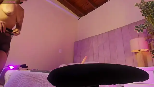 Ashley Beaomunt online show from April 16, 11:11 am