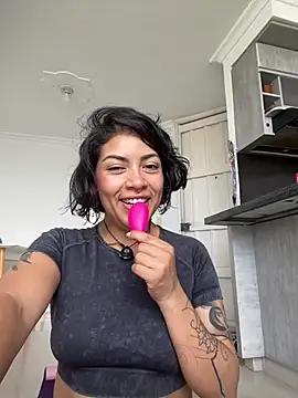 sara-jules online show from June 10, 3:24 pm