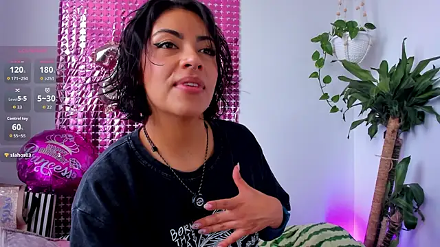 sara-jules online show from July 13, 4:39 pm