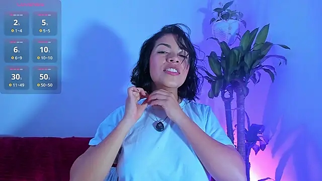 Snapshot of sara-jules chatting on February 25, 11:32 am sara-jules online show from February 25, 11:32 am