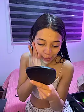 Snapshot of Deva_00 chatting on February 14, 12:33 am Deva 00 online show from February 14, 12:33 am