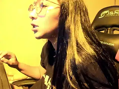 QueenNyxx online show from March 4, 6:04 pm