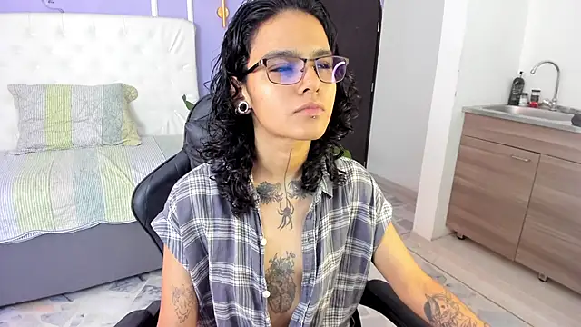 Snapshot of Julianne_7 chatting on February 20, 1:57 pm Julianne 7 online show from February 20, 1:57 pm