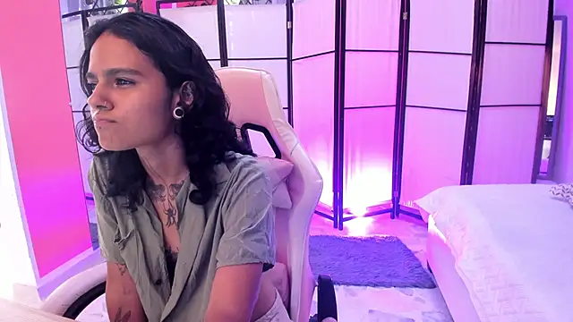 Snapshot of Julianne_7 chatting on March 2, 8:27 pm Julianne 7 online show from March 2, 8:27 pm