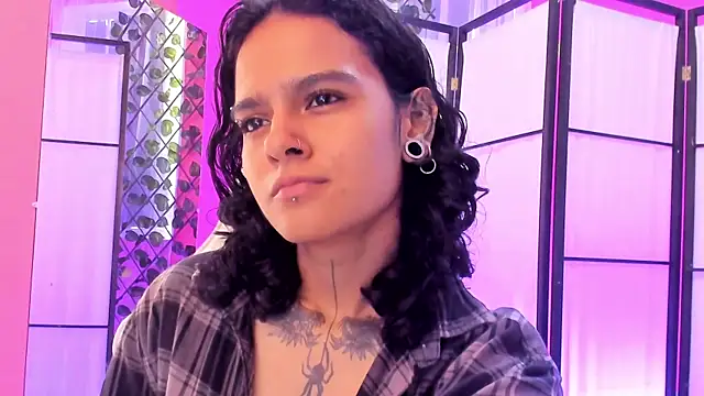 Snapshot of Julianne_7 chatting on February 11, 8:20 pm Julianne 7 online show from February 11, 8:20 pm