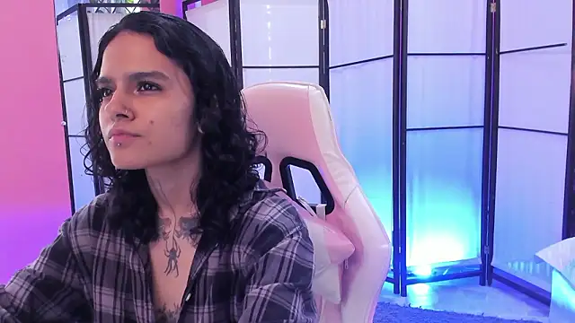 Snapshot of Julianne_7 chatting on February 16, 7:34 pm Julianne 7 online show from February 16, 7:34 pm