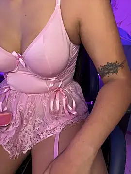 valerie20  online show from June 20, 4:39 am