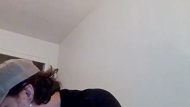 Snapshot of Tallhungandcloudy chatting on February 22, 10:11 pm Tallhungandcloudy online show from February 22, 10:11 pm