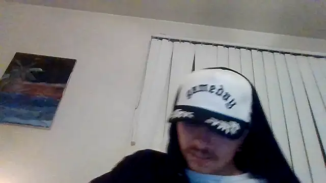 Snapshot of Tallhungandcloudy chatting on February 20, 8:49 am Tallhungandcloudy online show from February 20, 8:49 am