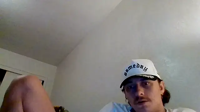 Snapshot of Tallhungandcloudy chatting on February 18, 7:49 am Tallhungandcloudy online show from February 18, 7:49 am